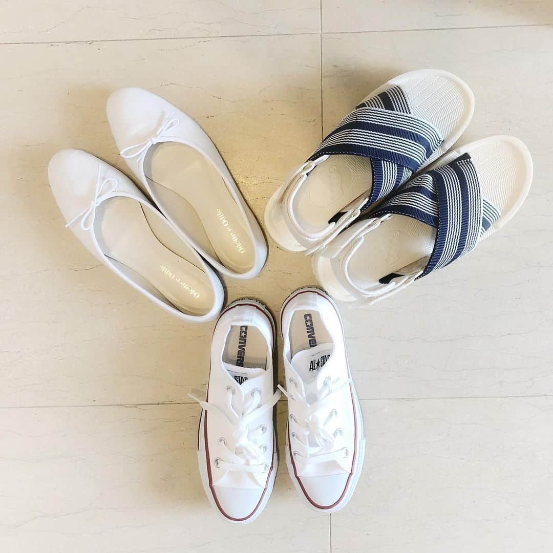 よっこさんのインスタグラム写真 - (よっこInstagram)「この夏、大変お世話になる予定の靴たち👟👟👟 夏はやっぱり白がいいっ！ #オデットエオディール  #shaka #コンバース #白シューズ #大人コーデ #ママコーデ #ぺったんこ好き」6月14日 16時00分 - nanayokko