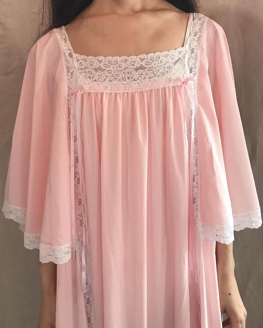 小藪奈央さんのインスタグラム写真 - (小藪奈央Instagram)「@curios_tokyo pink dress 🍓 Love the sleeves」6月14日 16時01分 - nao_now