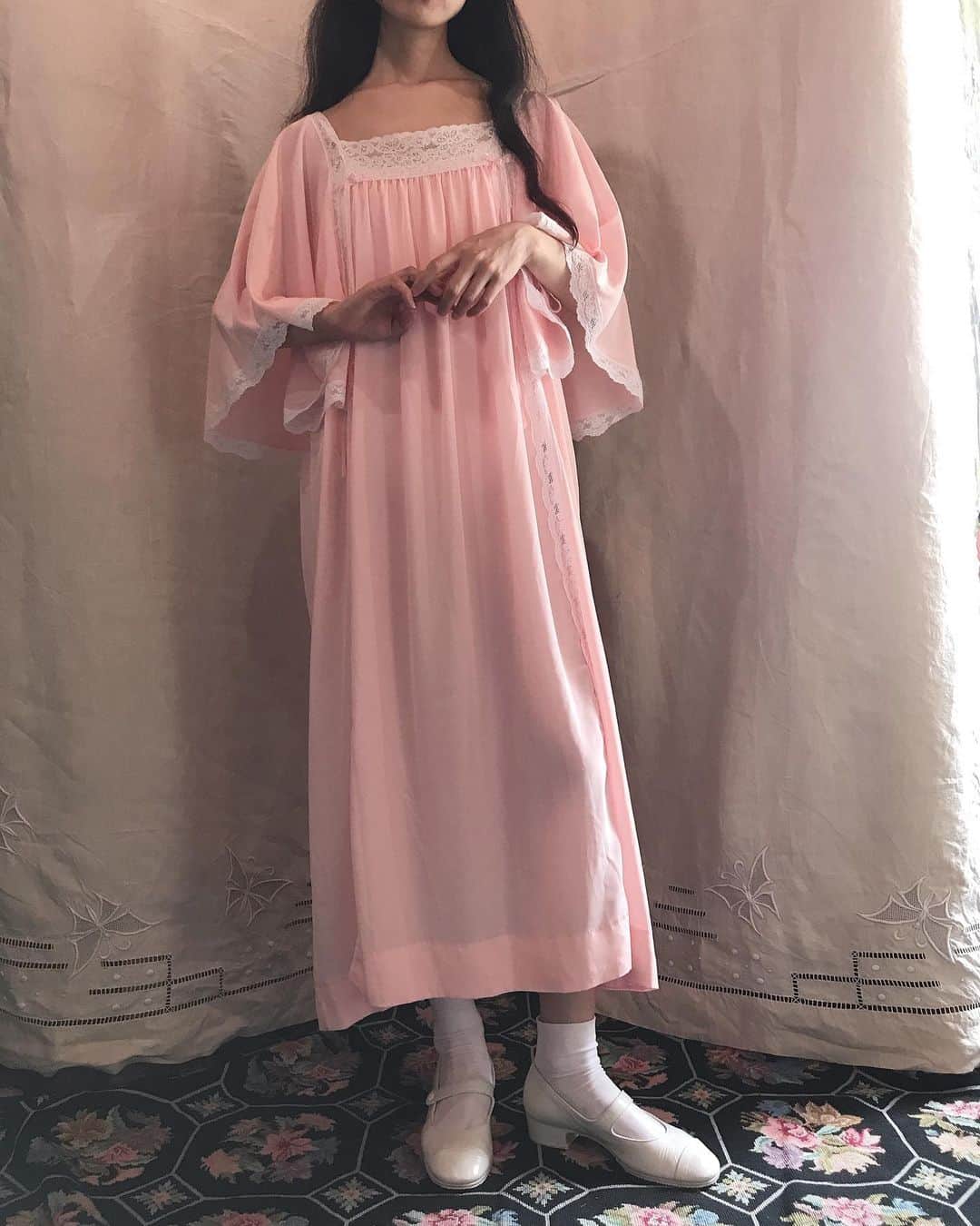 小藪奈央さんのインスタグラム写真 - (小藪奈央Instagram)「@curios_tokyo pink dress 🍓 Love the sleeves」6月14日 16時01分 - nao_now