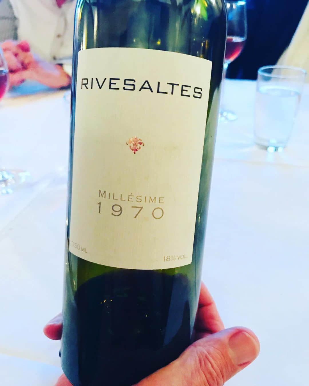 Rie's Healthy Bento from Osloさんのインスタグラム写真 - (Rie's Healthy Bento from OsloInstagram)「It’s finally opened. SINCE 1970  The aroma was sweet, it bursted out of the bottle! Served with good French cheese for dessert. #frenchwine #dessert #wine #bonappetit」6月14日 16時02分 - rieshealthycooking