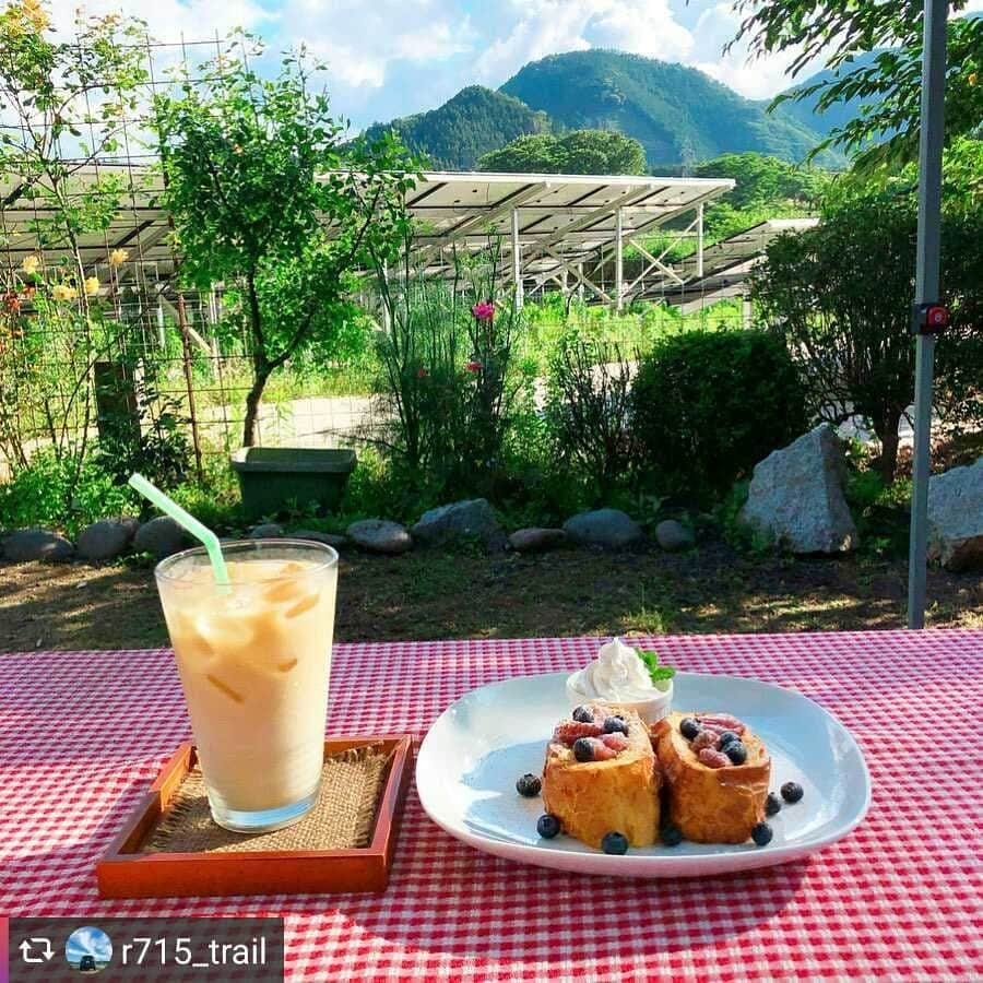 兵庫県さんのインスタグラム写真 - (兵庫県Instagram)「兵庫県公式インスタグラム『love_hyogo』です。  love_hyogoでは皆さんが#lovehyogo のハッシュタグを付けて投稿していただいた写真から素敵な写真をご紹介させていただきます。  本日のピックアップは @r715_trail さんのお写真です👑 ハッシュタグをつけての投稿ありがとうございます😳  写真は朝来市和田山町にあるカフェです📷  日頃の喧騒から離れて、自然がいっぱいの中でいただくスイーツは、ちょっと贅沢で優雅なひとときになること間違いなしですね😍☕ こちらのお店は、大自然に囲まれた中にある可愛らしいカフェで、自家製野菜を使ったランチや、こだわりのコーヒー、美味しいフレンチトーストなどがいただけます😋🍴 テラス席ならワンコと一緒でもオッケーとのこと🐶👌 皆さまもぜひ訪れてみてください😄✨ 兵庫にまつわる投稿は#lovehyogo のハッシュタグをお願いします👈  #兵庫県#兵庫#lovehyogo#love_hyogo#photooftheday#followme#朝来市 #朝来カフェ #フレンチトースト #新緑 #美味しい #スイーツ #自然のなかで #自然の中 #魅力的 #hyogo」6月14日 16時10分 - love_hyogo