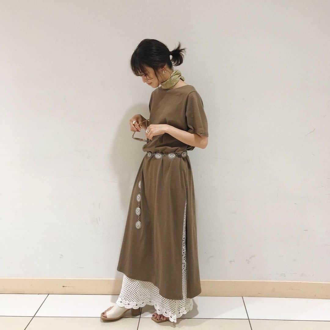 Ungrid staff snapさんのインスタグラム写真 - (Ungrid staff snapInstagram)「. "ルミネ2大宮店 @shop_ungrid_eri 153cm" . 一部アイテムプライスダウン中📣 6/14(fri)〜MAX50%off❗️❗️ . #ハーフスリーブスリットカットワンピース モカ ¥7,650(tax in)→🈹¥6,048(tax in) . #かぎ針ニットマキシスカート オフホワイト ¥16,200(tax in) . @ungrid_staffsnap その他アイテムの詳細は画像のタグ🏷をチェック✔︎ . #ungrid #ungrid_staffsnap #coordinate #styling #code #summer #staff #コーデ #ワンピース  #春 #夏 #スタッフ #スタイリング #zozotown #RUNWAYchannel」6月14日 16時11分 - ungrid_staffsnap