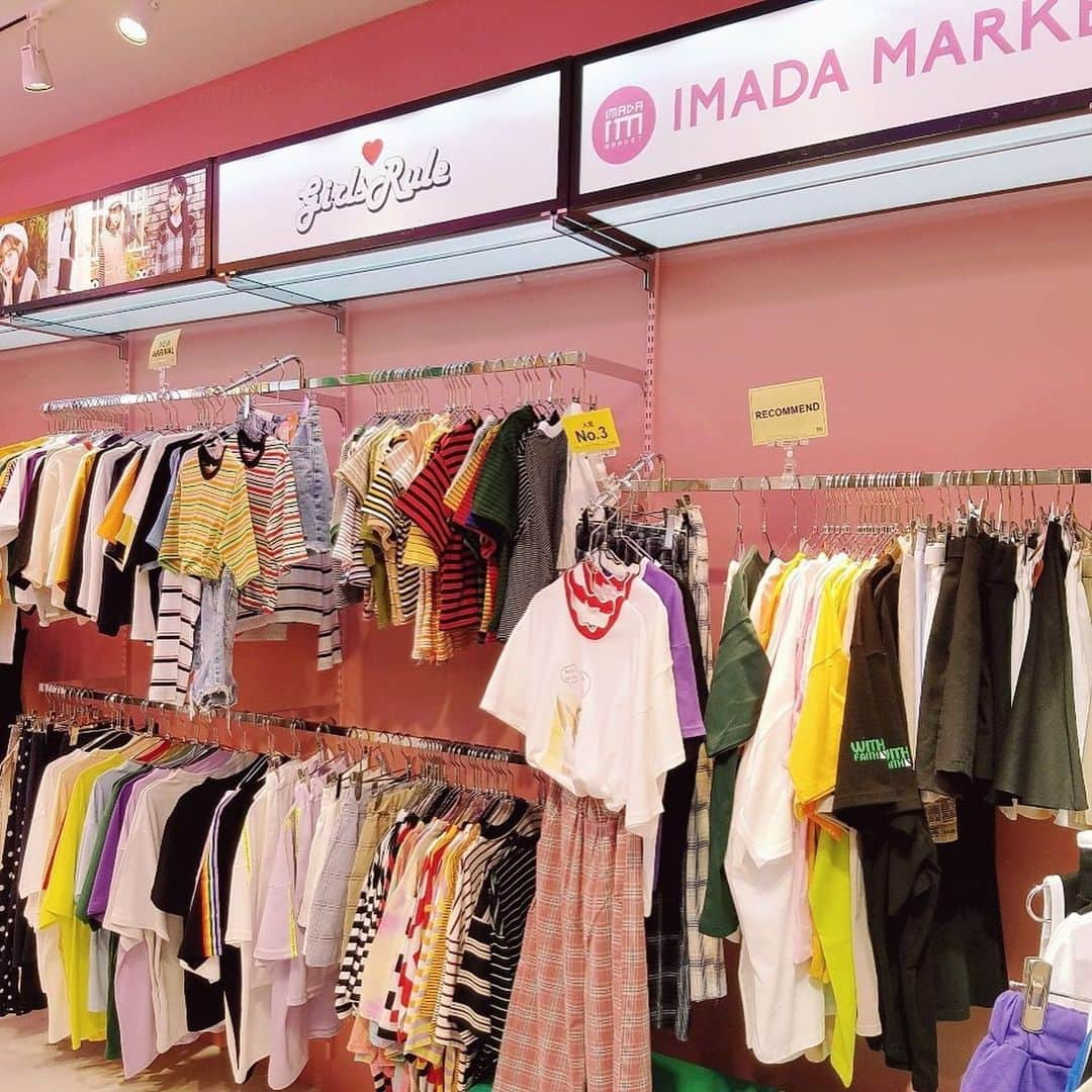 ガールズルールさんのインスタグラム写真 - (ガールズルールInstagram)「. IMADA MARKET 新作入荷💜 夏物を中心に可愛い商品がたくさん入荷されてます😘😍 みなさんのご来店をお待ちしてます💓🙏 . また、IMADA MARKET内でIZ*ONEのポップアップストアもオープンしてますので、それも是非チェックしてみてください💕 . #shibuya109 #imadamarket #걸스룰 #한국 #한국패션 #얼짱 #데일리룩 #오오티디 #koreanfashion #girlsrule #ootd #twinlook #dailylook #ガールズルール #韓国 #韓国ブランド #韓国ファッション #韓国ファッション通販 #今日のコーデ #オルチャン #オルチャンファッション #韓国アイドル #カップルコーデ #韓国好きな人と繋がりたい」6月14日 16時19分 - girlsrule_official