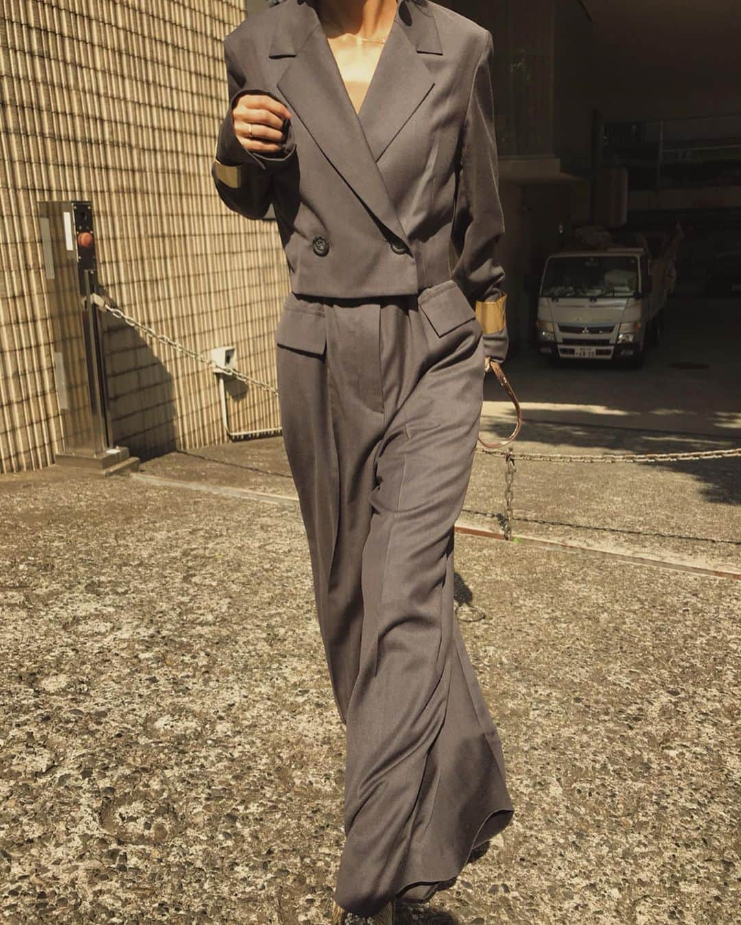 黒石奈央子さんのインスタグラム写真 - (黒石奈央子Instagram)「AMERI AW ふく . . TAILORED ALL IN ONE ¥23100+tax その他  AW . ジャケットとパンツのセットアップ風オールインワン！ 前に紹介したピンクとグレーの二色展開！めちゃくちゃ可愛くてお気に入り！  先行予約期間第2弾  6/20〜6/24 web & 心斎橋 6/20.21  代官山 6/22〜6/24  ルミネ  @ameri_shinjuku @amerivintage @ameri_daikanyama @ameri.shinsaibashi #ameri#amerivintage #fashion #coordinate#ootd#outfit#osanposnap #705_outfit #大人ファッション #大人コーディネート #大人スタイル #modestyle #modefashion#modecasual #2019autumnwinter#先行予約 #japonism」6月14日 16時20分 - blackstone705