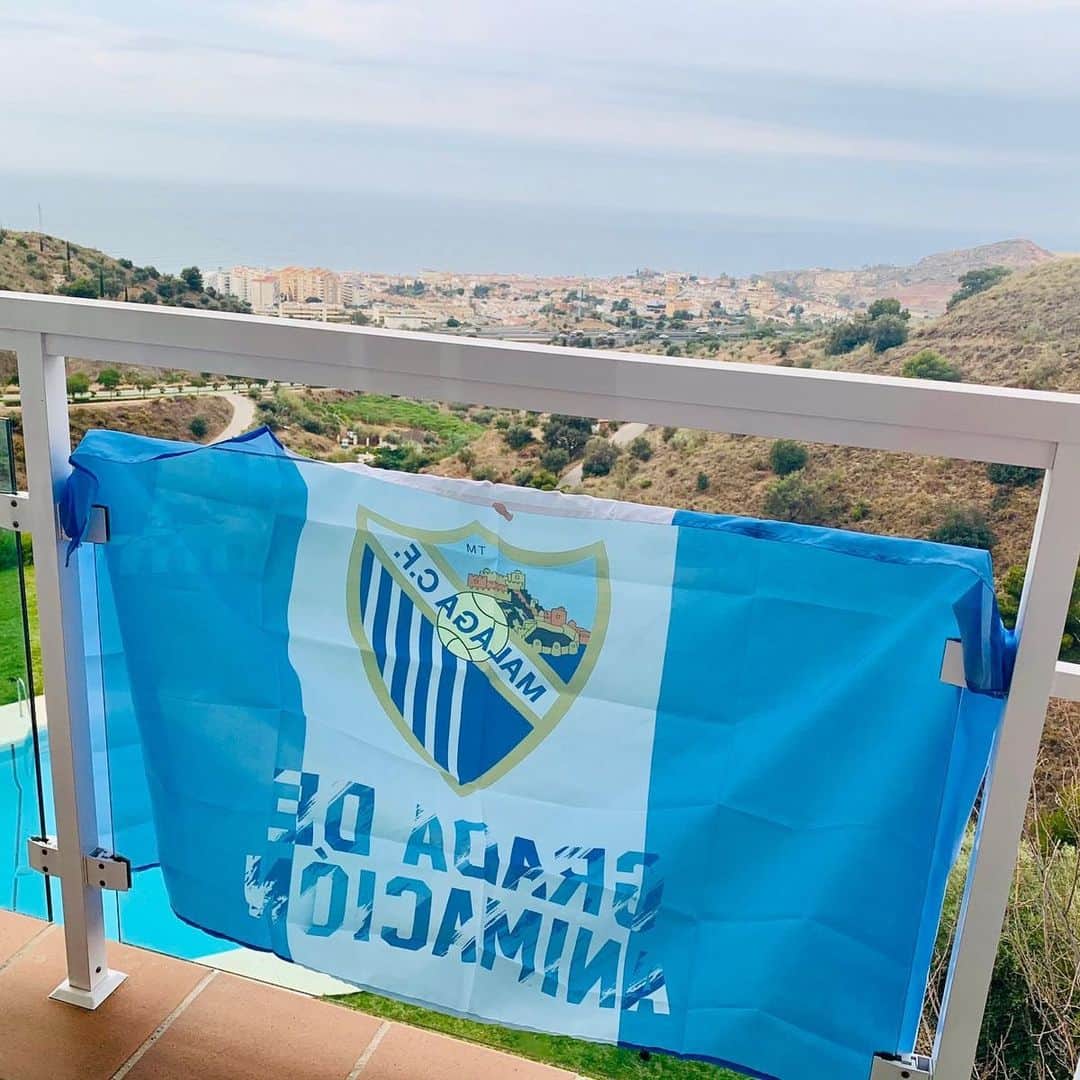 マラガCFさんのインスタグラム写真 - (マラガCFInstagram)「¿Cómo van esos balcones? ¿Hemos engalanado ya toda #Málaga? . ¡Queremos verlos! #SacaTuBanderaMálagaCF」6月14日 16時24分 - malagacf