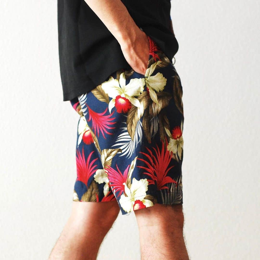 wonder_mountain_irieさんのインスタグラム写真 - (wonder_mountain_irieInstagram)「_ Engineered Garments / エンジニアードガーメンツ “Sunset Short -Hawaiian Floral Java Cloth-” ￥31,320- _ 〈online store / @digital_mountain〉 http://www.digital-mountain.net/shopdetail/000000009174/ _ 【オンラインストア#DigitalMountain へのご注文】 *24時間受付 *15時までのご注文で即日発送 *1万円以上ご購入で送料無料 tel：084-973-8204 _ We can send your order overseas. Accepted payment method is by PayPal or credit card only. (AMEX is not accepted)  Ordering procedure details can be found here. >>http://www.digital-mountain.net/html/page56.html _ #NEPENTHES #EngineeredGarments #ネペンテス #エンジニアードガーメンツ tee→ #KAPTAINSUNSHINE ￥18,360- sandal→ #malibusandal ￥20,520- _ 本店：#WonderMountain  blog>> http://wm.digital-mountain.info/blog/20190602/ _ 〒720-0044  広島県福山市笠岡町4-18  JR 「#福山駅」より徒歩10分 (12:00 - 19:00 水曜定休) #ワンダーマウンテン #japan #hiroshima #福山 #福山市 #尾道 #倉敷 #鞆の浦 近く _ 系列店：@hacbywondermountain _」6月14日 16時27分 - wonder_mountain_