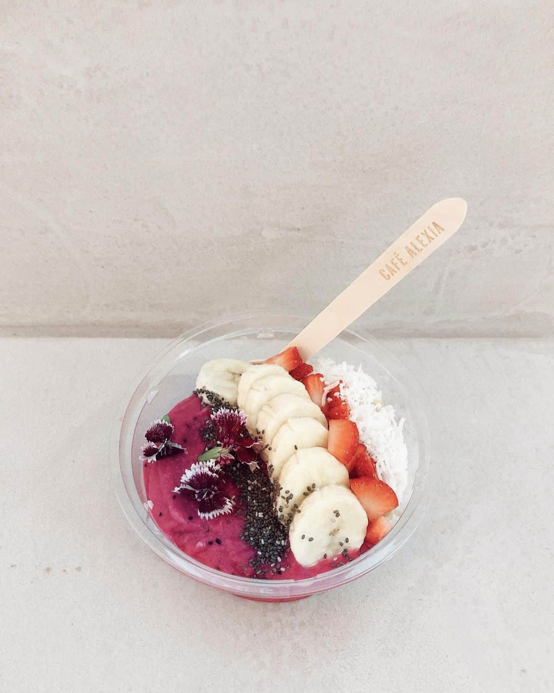 山中美智子さんのインスタグラム写真 - (山中美智子Instagram)「CAFE -ALEXIA- 🥥  Smoothie bowl もあるの♡  #6/15 #open #comingsoon  #横浜POPUP」6月14日 16時29分 - alexiastam1988