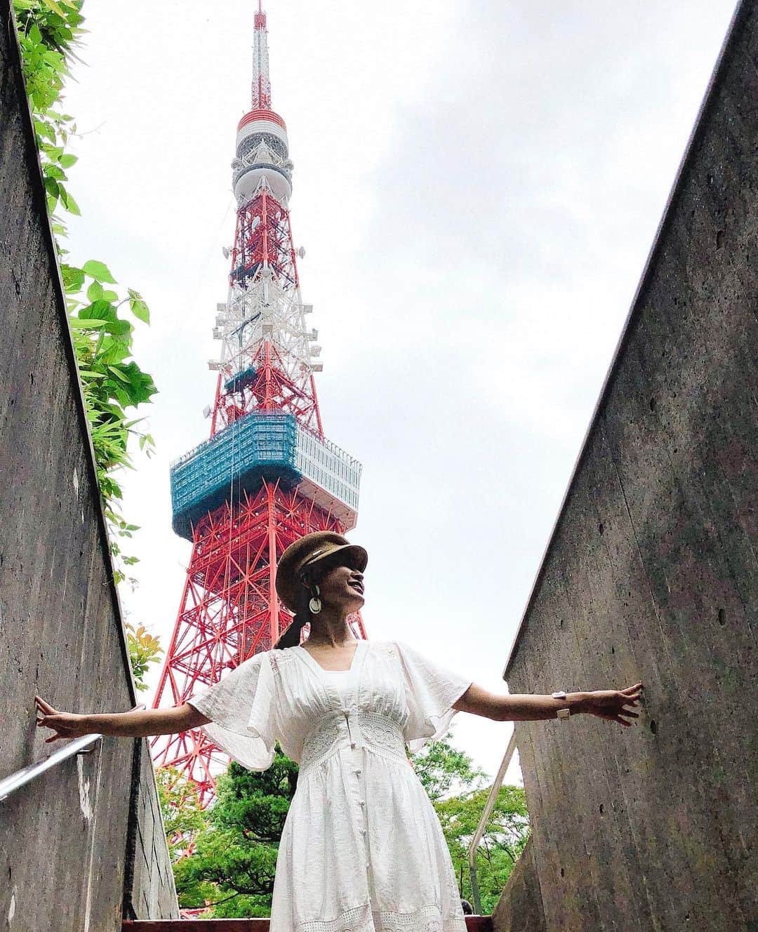 Kerinaさんのインスタグラム写真 - (KerinaInstagram)「. 這個景點真的是太神秘了 是連東京人都不知道有這麼厲害的地方 東京鐵塔已經不知道去過幾次 剛開始看到網路上好多人分享想說到底在哪裡 這次終於有機會去踩點✌🏻 根本是一個路過都不會停留的奇妙停車場出入口🙈  #kerinahsuehintokyo #anirek #tokyotower #gracegiftxkerina」6月14日 16時42分 - kerina_hsueh