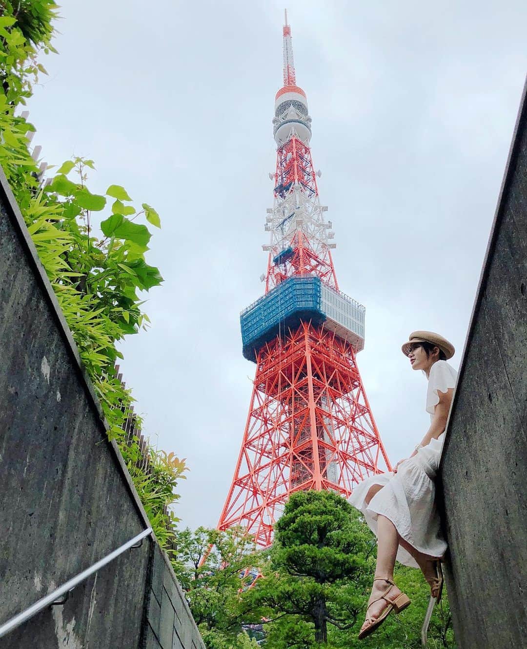 Kerinaさんのインスタグラム写真 - (KerinaInstagram)「. 這個景點真的是太神秘了 是連東京人都不知道有這麼厲害的地方 東京鐵塔已經不知道去過幾次 剛開始看到網路上好多人分享想說到底在哪裡 這次終於有機會去踩點✌🏻 根本是一個路過都不會停留的奇妙停車場出入口🙈  #kerinahsuehintokyo #anirek #tokyotower #gracegiftxkerina」6月14日 16時42分 - kerina_hsueh