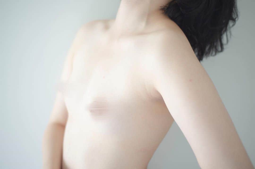 花盛友里のインスタグラム：「美しきみんなの身体！  再始動した脱いでみたの撮影に本当に本当にたくさんのご応募ありがとうございます！！！（今は募集しておりません） 感謝、、、 カタツムリのようにゆっくりと進んでおりますのでこれからもよろしくお願いいたします（誰にゆった笑）  こんなんでコラボしたい！とかゆう人がいたら是非教えてー！面白いことたくさんしたいなぁ。 毎日てんやわんやなので返信遅かったりしますが、気長に待ってて、ね、、。 #脱いでみた #花盛友里 #nuidemita #beautifulbody」