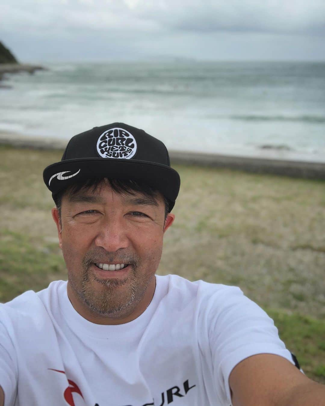 黒岩唯一さんのインスタグラム写真 - (黒岩唯一Instagram)「金曜日のオフは、surfing！！ 風ビュービューで、先端ポイントのみで出来ました！！ リハビリサーフィンで、ゆったりやりました！！ やっぱり楽しい！！ #surf  #surfing  #伊良湖サーフィン  #黒岩唯一」6月14日 16時55分 - tadakazukuroiwa