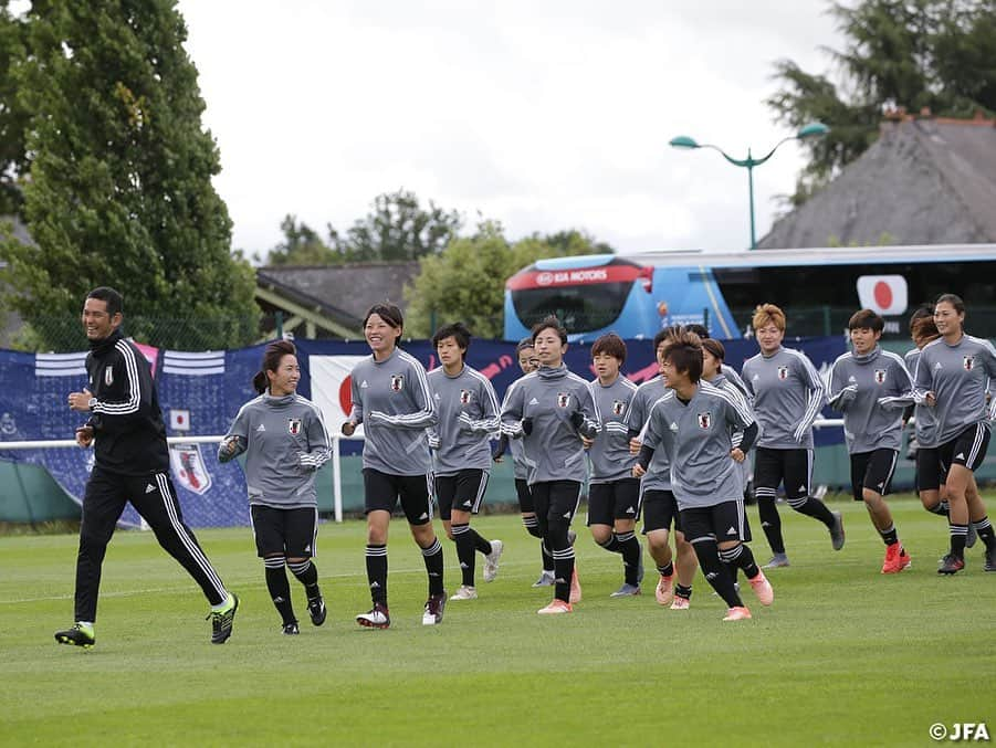 日本サッカー協会さんのインスタグラム写真 - (日本サッカー協会Instagram)「#なでしこジャパン は、スコットランド戦を翌日に控えた13日(木)、前日練習を行いました！ ・ ✍️JFA.jpでは、活動レポートを掲載中！ ・ ＜FIFA女子ワールドカップフランス2019＞ なでしこジャパン🇯🇵試合日程  6/10 25:00｜0-0アルゼンチン🇦🇷 6/14 22:00｜vsスコットランド🏴󠁧󠁢󠁳󠁣󠁴󠁿 6/20 04:00｜vsイングランド🏴󠁧󠁢󠁥󠁮󠁧󠁿 📺フジテレビ系列、NHK BS、J SPORTSで生中継！ ・ #nadeshiko #世界のなでしこ #なでしこジャパン#FIFAWWC」6月14日 17時05分 - japanfootballassociation