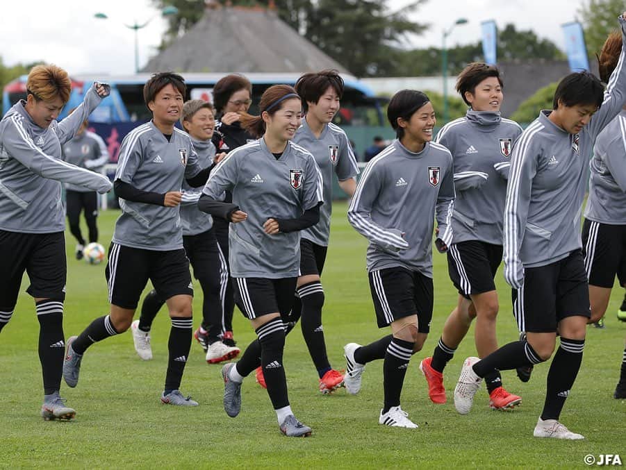 日本サッカー協会さんのインスタグラム写真 - (日本サッカー協会Instagram)「#なでしこジャパン は、スコットランド戦を翌日に控えた13日(木)、前日練習を行いました！ ・ ✍️JFA.jpでは、活動レポートを掲載中！ ・ ＜FIFA女子ワールドカップフランス2019＞ なでしこジャパン🇯🇵試合日程  6/10 25:00｜0-0アルゼンチン🇦🇷 6/14 22:00｜vsスコットランド🏴󠁧󠁢󠁳󠁣󠁴󠁿 6/20 04:00｜vsイングランド🏴󠁧󠁢󠁥󠁮󠁧󠁿 📺フジテレビ系列、NHK BS、J SPORTSで生中継！ ・ #nadeshiko #世界のなでしこ #なでしこジャパン#FIFAWWC」6月14日 17時05分 - japanfootballassociation