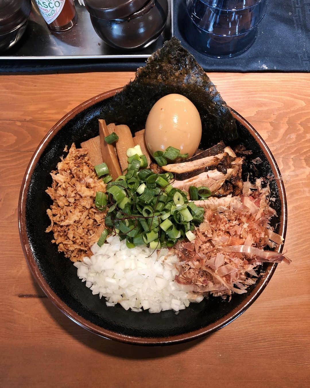 イェジュン のインスタグラム：「인생소바👍  #아부라소바 #미하루 #あぶらそば」