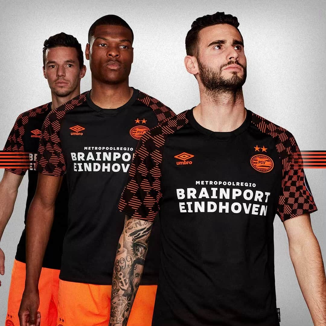 UMBROさんのインスタグラム写真 - (UMBROInstagram)「Connected by commitment. Unified by PSV. Introducing the new @PSV Away Kit for 19/20. #doublediamond #eendrachtmaaktmacht #umbro #umbrokit #kitporn #kitlove」6月14日 17時12分 - umbro