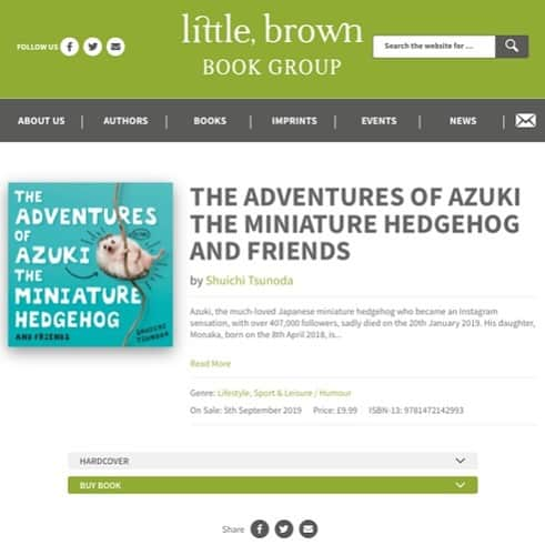 あずきさんのインスタグラム写真 - (あずきInstagram)「【お知らせ💕】 I have really exciting news to tell you😆 Azuki's photobook will be released on September 5 from Little Brown, UK. Amazon UK. ,Amazon US & Amazon JP already accepts reservations📔✨✨I'm very happy that Azuki will make a global debut😆👏💕 . とっても嬉しいお知らせがあります！ 1年前に、アメリカから出版予定だったあずきの写真集が、編集者との意見が合わなくてボツった経緯があったのですが、そのやり取りを見ていたイギリスの編集者から声がかかり、『あずきの大冒険』を9月5日に発売する事になりました！㊗️㊗️㊗️㊗️㊗️🎉 . すでにイギリスのLittle Brown社のホームページでは掲載されていて、イギリスのAmazonでは予約も開始しているようです👍 . この写真集では、あずきやもなかだけでなく、たくさんのお友達ハリちゃんも登場してくれていて、見応えのある写真集に仕上がっています。（題名に『AND FRIENDS 』って入れてもらいました😉） . イギリスからという事で、日本の本屋ではおそらく取り扱いがないのが残念ですが、イギリスのAmazonにアカウントがある方や、イギリスに行かれる用事がある方は、ぜひチェックしてみてください🙏💕（追記:今見たら、日本のAmazonでも普通にありました😅💦） . . あずきが亡くなってからも、こうやって世界の方に見て頂ける機会を頂けるなんて本当に幸せな事です💕💕 本当に出版できるか半信半疑でしたが、Amazonに掲載されているのみてウルっときました🥺🥺🥺🥺🥺 . 皆さま、何卒よろしくお願いします。 . . . . #littlebrown #littlebrownbooks  #TheAdventuresofAzukitheMiniatureHedgehogandFriends #adventuresofazuki #写真集 #イギリス #はりねずみ #ハリネズミ #hedgehog #pygmyhedgehog #cuteanimals #はりねずみのあずき #hedgie #Hérisson #고슴도치 #刺猬 #hedgehogazuki  #hedgehogsofinstagram #animaladdicts  #petscorner  #cutepetclub #worldofcutepets」6月14日 17時17分 - hedgehog_azuki