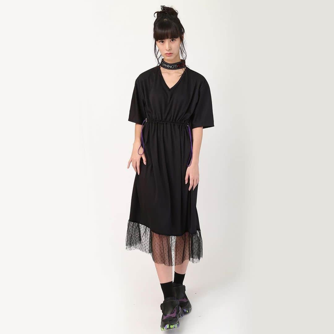 みづなれいのインスタグラム：「・CAN(NOT) Choker Dress (ブラック)新劇場版英語サブタイトルをモチーフに、オリジナルのジャガーゴムを使用した『CAN (NOT）』シリーズがデビュー。 チョーカー風にアレンジしたブラックワンピは甘すぎず、足元は涼やかに。 パープルのドローストリングの紐をアクセントに、シルバーのストッパーがエヴァらしいメカニックな印象。  担当ディレクター:深雪 #radioeva  #evangelion」