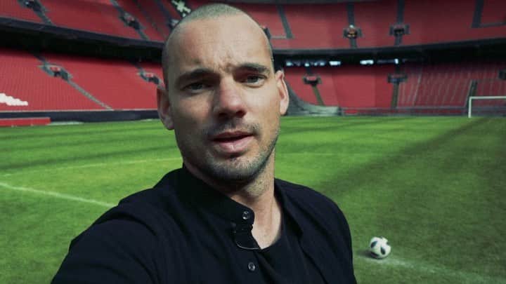 ヴェスレイ・スナイデルのインスタグラム：「Volgend jaar de echte aftrap van de eerste groepswedstrijd in de Johan Cruijff ArenA op 14 juni 2020. Wil jij hierbij zijn in het stadion? De kaartverkoop is NU. --> euro2020.com/tickets! Be part of it! #EURO2020 #eendoel @euro2020amsterdam」