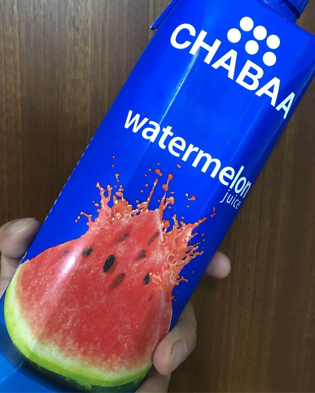 HI-Dさんのインスタグラム写真 - (HI-DInstagram)「暑くなると飲みたくなるスイカジュース。最高。😊今日は渋谷R LOUNGEでLIVEです。 #chabaa #watermelonjuice #favoritejuice #healing #live #shibuya #tokyo #singer #RnB #HipHop #music #ボウズ」6月14日 17時47分 - hid_hideo_jp_suomi