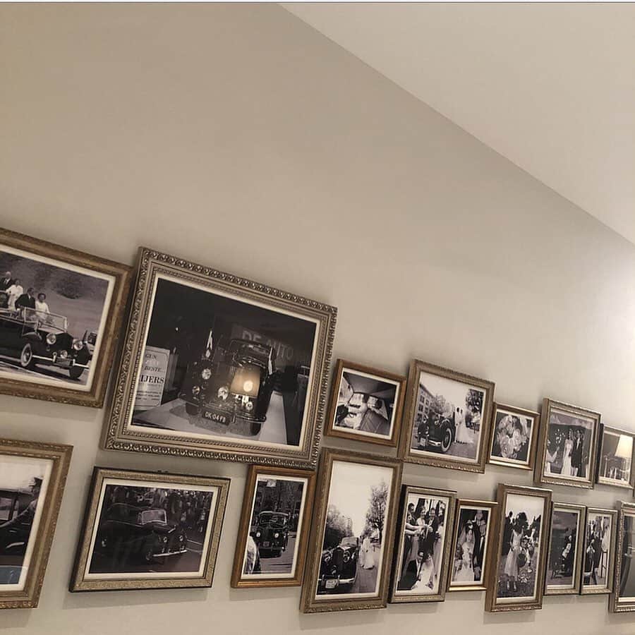 ラバンクドロアさんのインスタグラム写真 - (ラバンクドロアInstagram)「. . ーla banque du LoA金庫室ー . 横浜市指定有形文化財である 『旧露亜銀行横浜支店』 . . 歴史的建造物が多い横浜の中でもとても希少な建物であり、最初期の鉄筋コンクリート造の古典主義様式建築という価値のある空間があります⿻ᐝ. . . この金庫室は横浜の100年の歴史を感じることができる場所でもあり、お二人が作ったオルゴールを生涯永遠に保管する場所でもあります🧳✧ . . ブライダルフェアは火曜日を除き毎日開催しております！フェアのご予約はプロフィールのリンクからどうぞ♫ .  #ウェディング #wedding #ゲストハウス #プレ花嫁 #花嫁 #卒花 #結婚式場 #結婚準備 #結婚式レポ #花嫁diy #ブライダルフェア #ラバンクドロア #labanqueduLoA  #weddingtbt  #happywedding #marry花嫁  #プラコレ #卒花 #横浜結婚式 #日本中のプレ花嫁さんと繋がりたい #横浜ウェディング #一棟貸切ウェディング  #文化財#文化財で結婚式 #文化財ウェディング #アンティーク #横浜市指定有形文化財 #金庫室 #テーブルコーディネート #ワールドサービス」6月14日 18時01分 - la_banque_du_loa