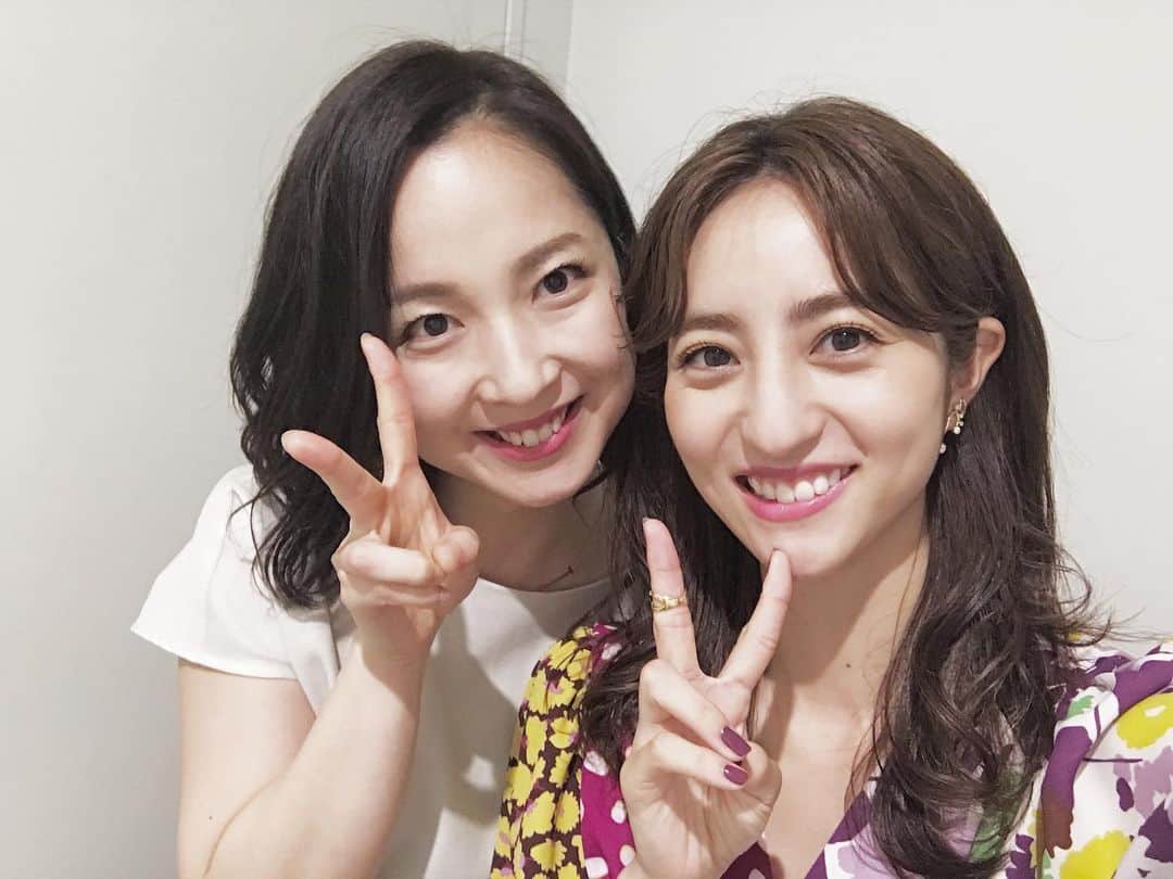 のインスタグラム：「奇跡的に仕事で会えまして。♡ * 大学時代は一緒に5号館の屋上とか行ってた仲なんです🥳(笑)  #立教#堀田茜#大慈弥レイ」