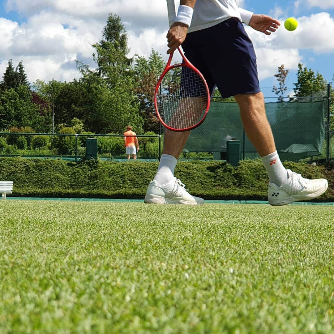 ラドゥ・アルボットさんのインスタグラム写真 - (ラドゥ・アルボットInstagram)「🌱🐄 #it #is #time #for #grass #court #tennis」6月15日 4時58分 - radu.albot11