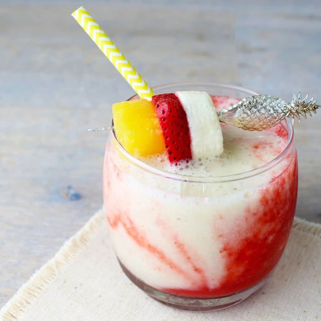 Dole Packaged Foods（ドール）のインスタグラム：「Who knew 🍓, 🍍, 🍌 and rum blended together so beautifully? Cool down a warm day with one of our straight-from-the-blender, and totally photogenic, Lava Flow cocktails.」