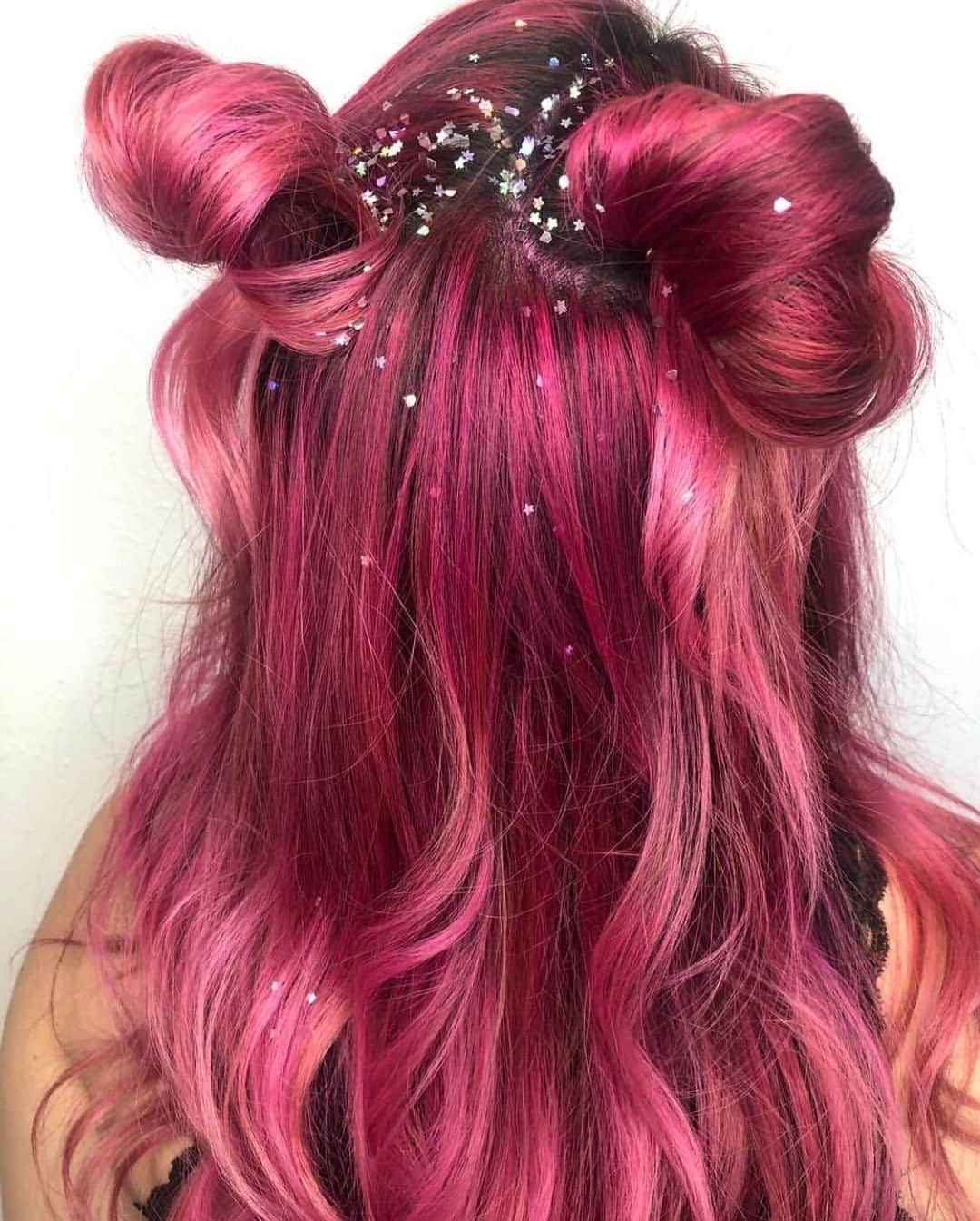 CosmoProf Beautyさんのインスタグラム写真 - (CosmoProf BeautyInstagram)「Fun, Festive Buns for your Friday 💗 ✨ #CosmoPro @__chelsealeecagle balayaged using @schwarzkopfusa #BlondMe, washed with @celebluxury #Colorditioner in Magenta and styled with the @ionathome Copper Deluxe Flat Iron.  #repost #cosmoprofbeauty #licensedtocreate #celebluxury #schwarzkopfusa #ionprofessional #pinkhaircolor」6月15日 5時00分 - cosmoprofbeauty