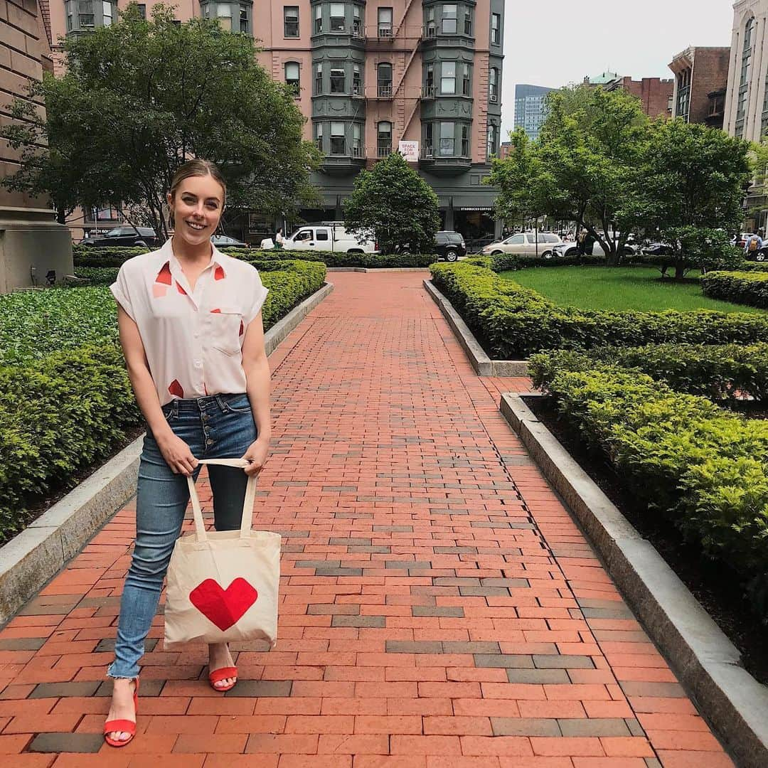 アシュリー・ワグナーさんのインスタグラム写真 - (アシュリー・ワグナーInstagram)「With my insane schedule, I’m so excited to have the CVS CarePass membership program in Boston! There are a ton of perks, but my fav is getting 20% off CVS Health products when I’m picking up any essentials at my local CVS! As an added benefit, members also get a $10 monthly promo to treat yourself to a little something special each month at CVS! Check out the link in my bio for a bit more info on this awesome program that offers tons of great in-store and online perks! #ad #CVSPerks #CVSCarePass #NonstopLife」6月15日 5時00分 - ashwagner2010