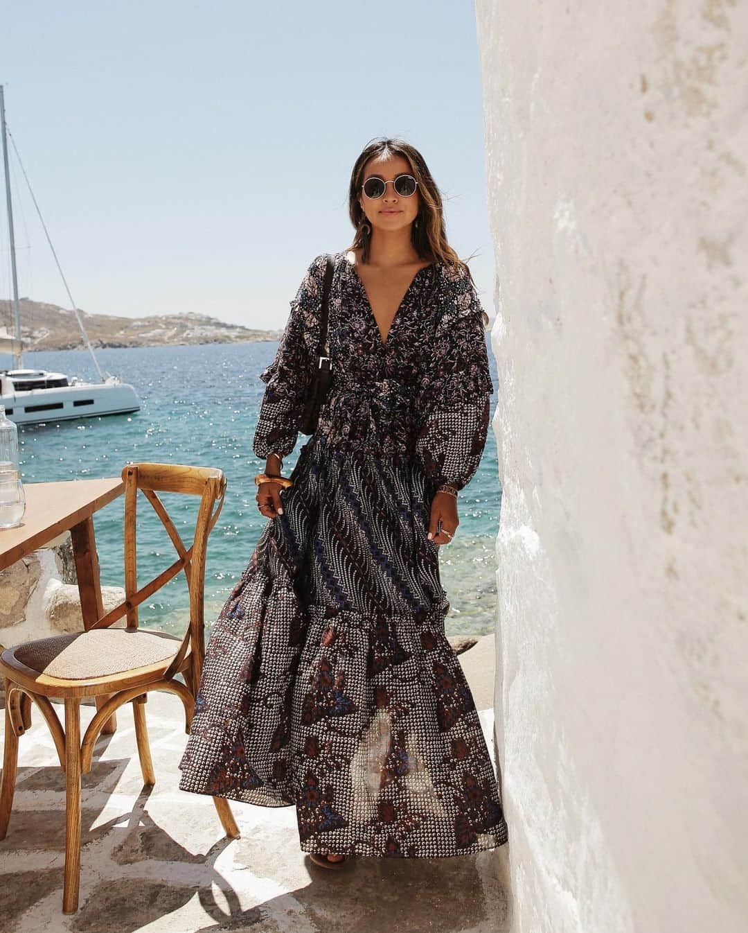 ジュリー・サリニャーナさんのインスタグラム写真 - (ジュリー・サリニャーナInstagram)「Easy breezy! 💙 #mykonos • @ullajohnson dress」6月15日 3時29分 - sincerelyjules