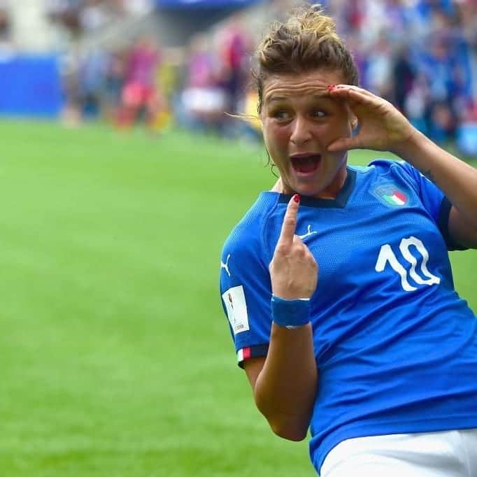 ユヴェントスFCさんのインスタグラム写真 - (ユヴェントスFCInstagram)「@cristianagirelli ⚽️⚽️⚽️ @auroragalli4 ⚽️⚽️ What a win for Italy! 🇮🇹 #ForzaJuve #FIFAWWC」6月15日 3時39分 - juventus