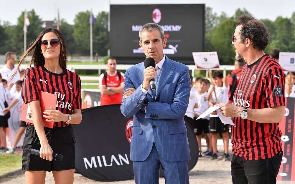 ACミランさんのインスタグラム写真 - (ACミランInstagram)「Milan Cup 2019 by Banco BPM e PUMA 🔴⚫ All'Ippodromo di San Siro è iniziata la festa di fine stagione delle Scuole Calcio e dei Centri Tecnici rossoneri! 🎉 E nel weekend tutti in campo al Centro Sportivo Vismara! ⚽  Milan Cup 2019 by Banco BPM and PUMA 🔴⚫ The end of season party of the Rossoneri Football Schools and Technical Centres began at the San Siro Snai Ippodromo! 🎉 The weekend will continue at the Vismara Sports Centre! ⚽」6月15日 3時45分 - acmilan