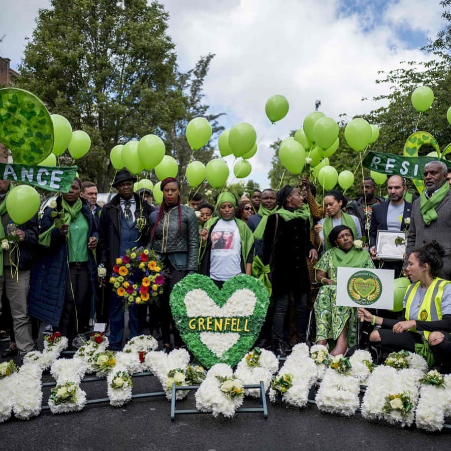 TIME Magazineさんのインスタグラム写真 - (TIME MagazineInstagram)「People march after a service of remembrance for the #GrenfellTower fire at a church in #London on June 14. The 24-story housing block was consumed by flames two years earlier, claiming 72 lives. Faulty building materials helped spread the fire, according to a product liability lawsuit targeting American companies that made products used at Grenfell, @apnews reports. The suit was filed this week in Philadelphia. Read more at the link in bio. Photograph by @akmentolga—@afpphoto/@gettyimages」6月15日 3時48分 - time