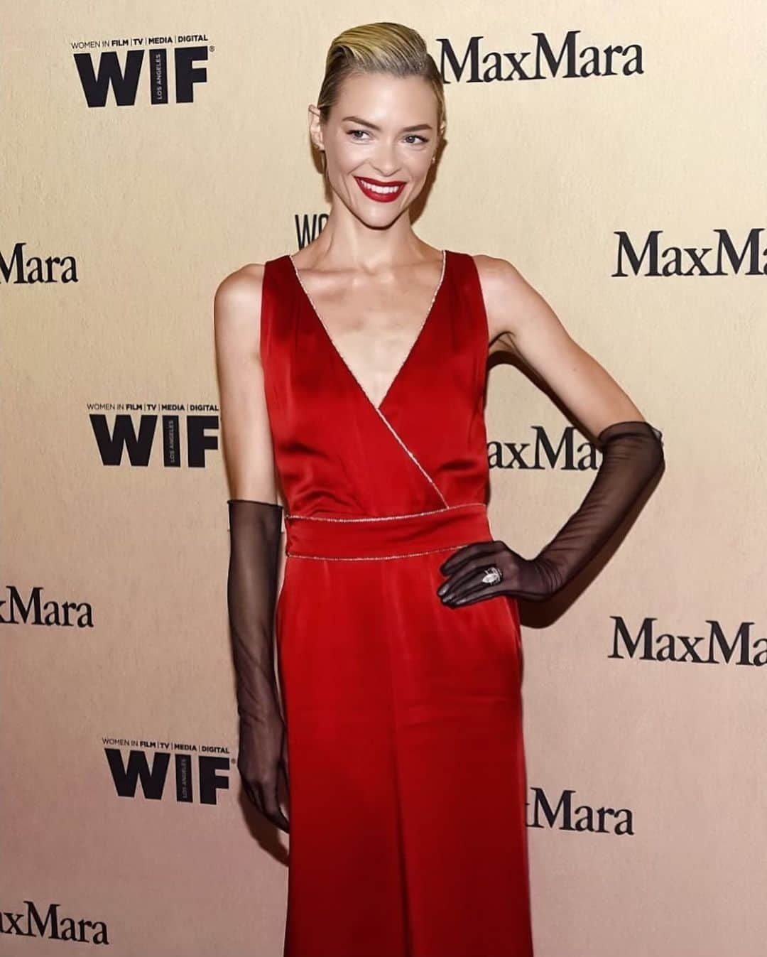 ジェイミー・キングさんのインスタグラム写真 - (ジェイミー・キングInstagram)「I had an incredible time at the #WIFGALA! 🎞Thank you @womeninfilmla @maxmara for bringing us all together to empower us and our strides in the industry. Change is happening and together as one we are unstoppable💥❤️💋 Congratulations #amypoehler #elizabethdebicki #cathyschulman @IssaRae! Their incredibly powerful and insightful speeches so uniquely their own. Our conversations sparked a communion that ALL women deserve to be sharing. We got your backs.」6月15日 3時49分 - jaime_king