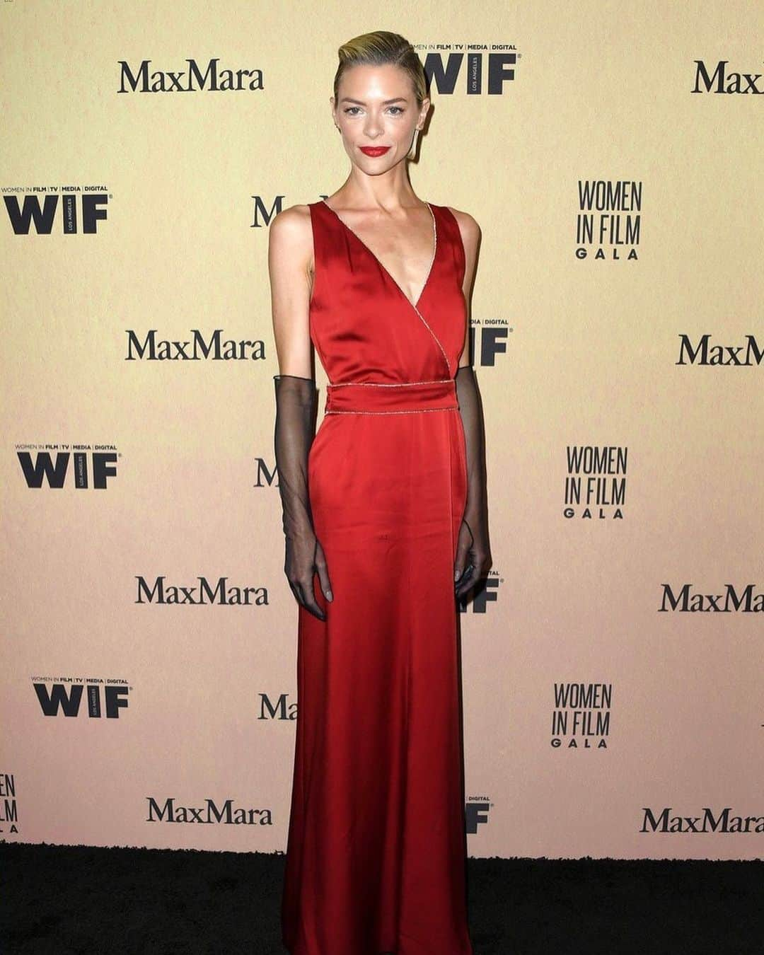 ジェイミー・キングさんのインスタグラム写真 - (ジェイミー・キングInstagram)「I had an incredible time at the #WIFGALA! 🎞Thank you @womeninfilmla @maxmara for bringing us all together to empower us and our strides in the industry. Change is happening and together as one we are unstoppable💥❤️💋 Congratulations #amypoehler #elizabethdebicki #cathyschulman @IssaRae! Their incredibly powerful and insightful speeches so uniquely their own. Our conversations sparked a communion that ALL women deserve to be sharing. We got your backs.」6月15日 3時49分 - jaime_king