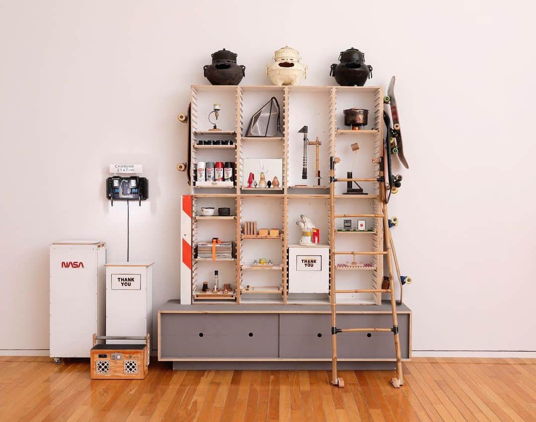 のインスタグラム：「Don't miss your chance to see “Tom Sachs: Tea Ceremony” before it closes next week at the Tokyo Opera City Art Gallery.  The exhibition represents Sachs’ reworking of “chanoyu,” or traditional Japanese tea ceremony—including the myriad elements essential to that intensely ritualistic universe. Learn more via the link in our bio. ___________ #TomSachs #Gagosian #TokyoOperaCityArtGallery @t.o.c.a.g @tomsachs Installation views, “Tom Sachs: Tea Ceremony,” Tokyo Opera City Art Gallery, April 20–June 23, 2019. Artwork © Tom Sachs」