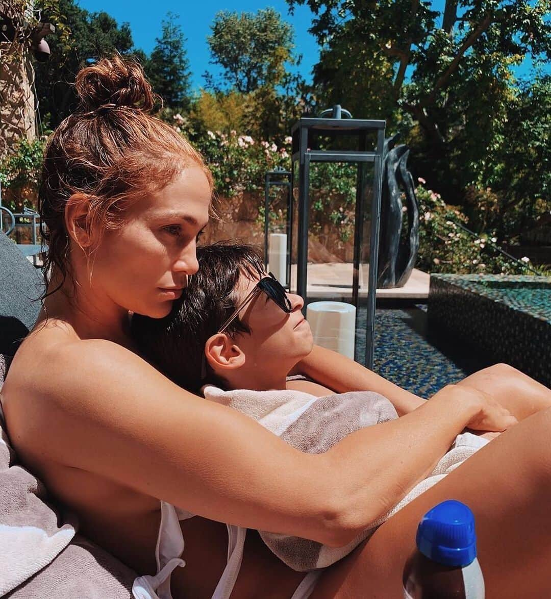 People Magazineさんのインスタグラム写真 - (People MagazineInstagram)「Jennifer Lopez and her son Max are one sweet mother-son duo. ❤️ | #Regram @arod」6月15日 4時06分 - people