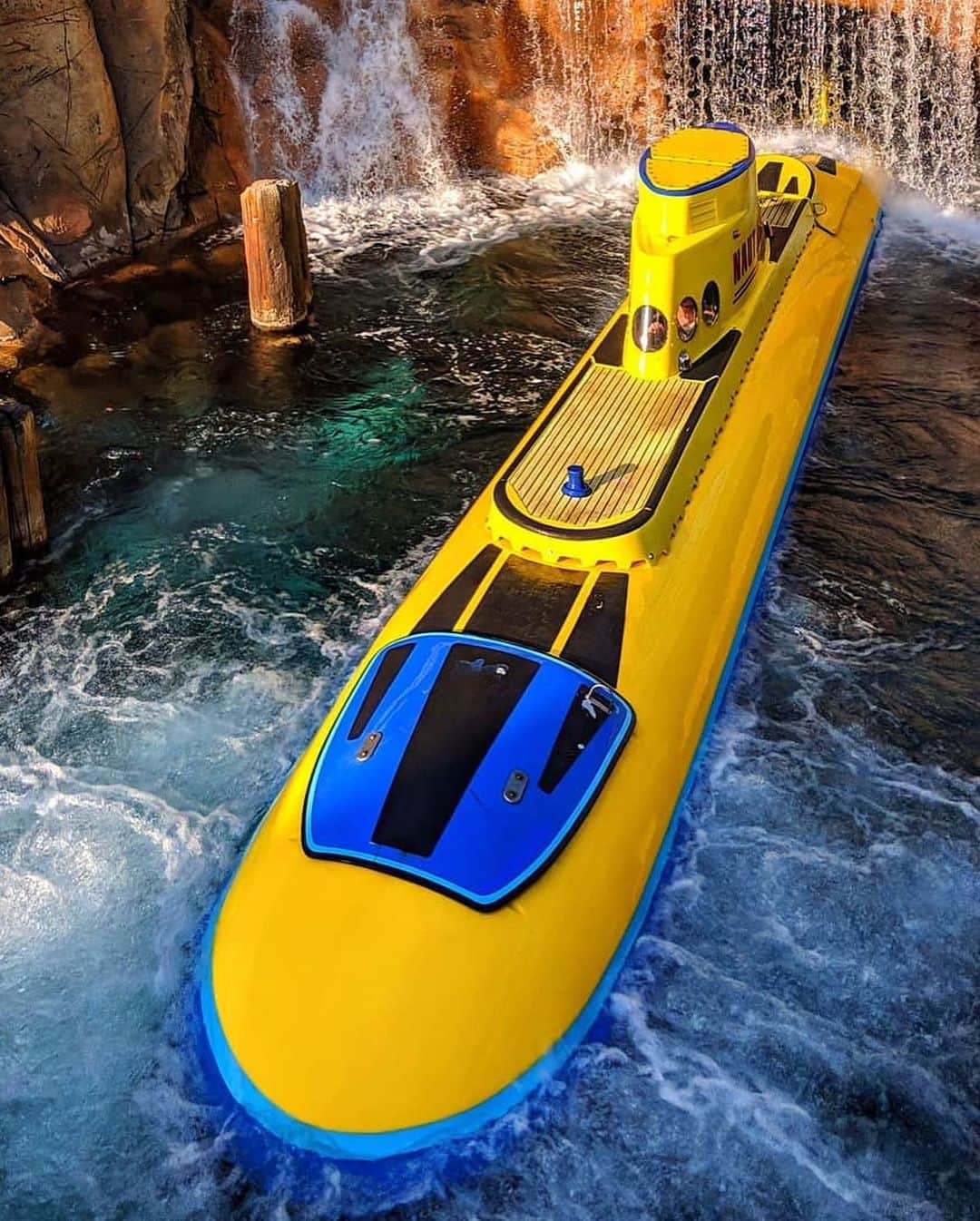 ディズニーランドさんのインスタグラム写真 - (ディズニーランドInstagram)「Our #HappiestPlace classics Matterhorn Bobsleds, Disneyland Monorail and Submarine Voyage celebrate 60 years today!  Thanks for sharing your favorite #Disneyland classics this week, we thought they were oh-so-great! Get ready, next week we celebrate #ToyStory. (Photos: @erniewcarr @delitefullydisney @disneyprincealli @ohmywhizzbees @jaytasmic)」6月15日 4時14分 - disneyland