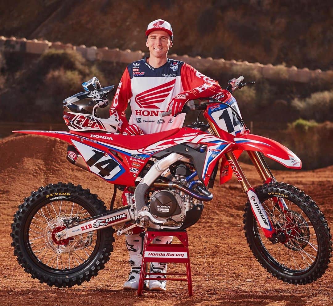 Honda Powersports USさんのインスタグラム写真 - (Honda Powersports USInstagram)「Team Honda HRC’s Cole Seely will be sidelined for the remainder of the 2019 AMA Pro Motocross series due to a torn labrum and fractured socket, sustained when he dislocated his right shoulder in a practice crash at the Moto Sandbox in Claremont, Florida, on Tuesday, June 11. Seely flew to California on Wednesday for further evaluation, during which it was determined that he would need to undergo surgery. Everyone at Honda wishes him well during his recovery. Get well, @coleseely!」6月15日 4時34分 - honda_powersports_us