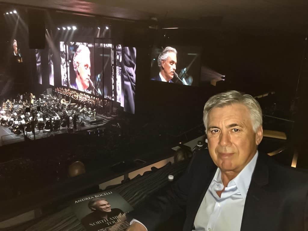 カルロ・アンチェロッティのインスタグラム：「Ho assistito a una grande performance di un fantastico artista. Grazie Andrea Bocelli.  Had the pleasure of attending the incredible performance by this amazing artist. Thank you Andrea Bocelli.」