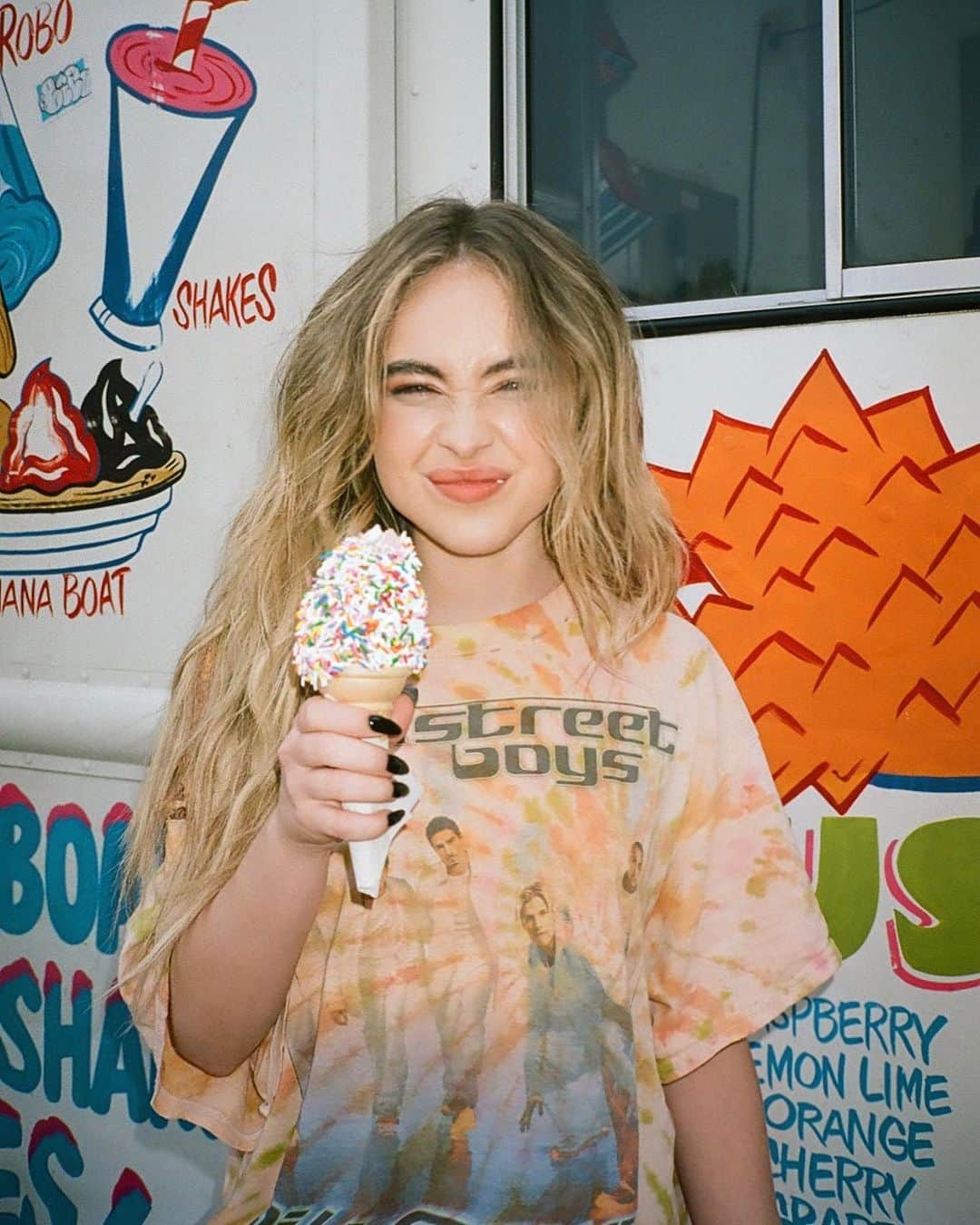 サブリナ・カーペンターのインスタグラム：「lick it now lick it good」