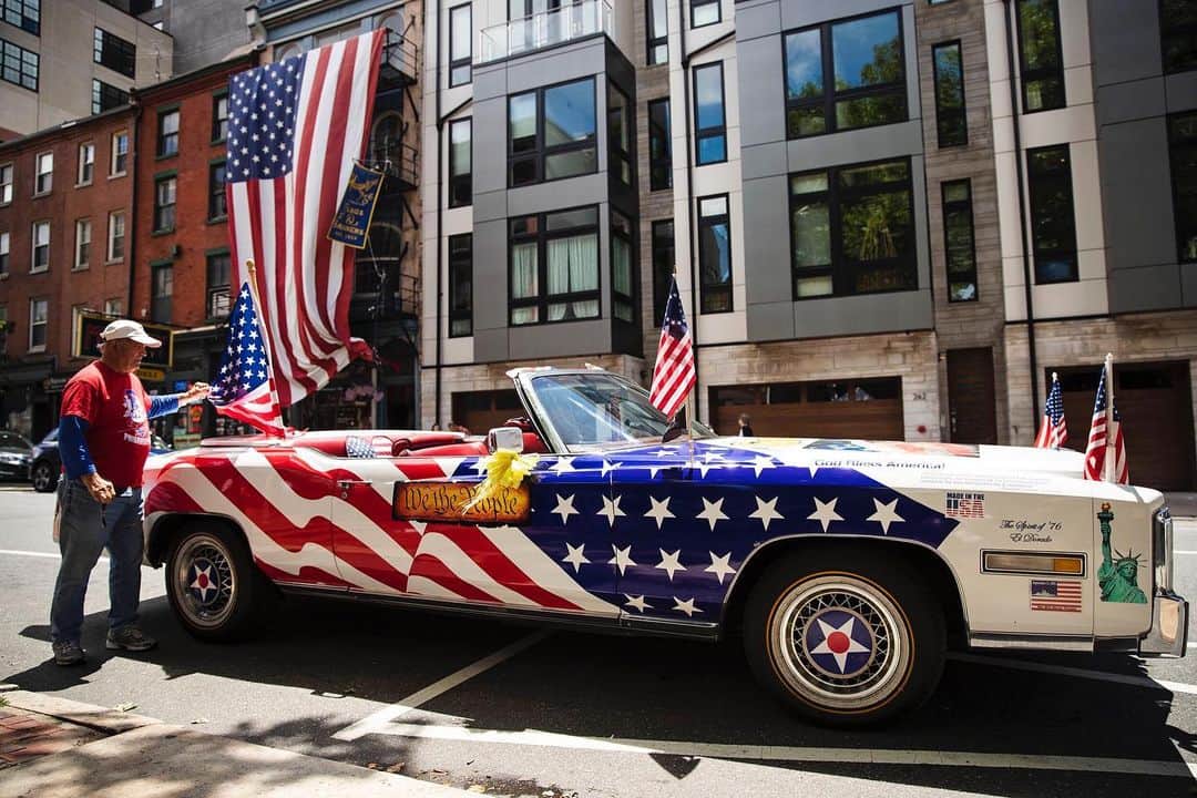 NBC Newsさんのインスタグラム写真 - (NBC NewsInstagram)「A man adjusts the flag on his car, titled ‘The Spirit of 76 El Dorado,’ in #Philadelphia on #FlagDay. . 📷 @apmrourke / @apnews」6月15日 4時47分 - nbcnews