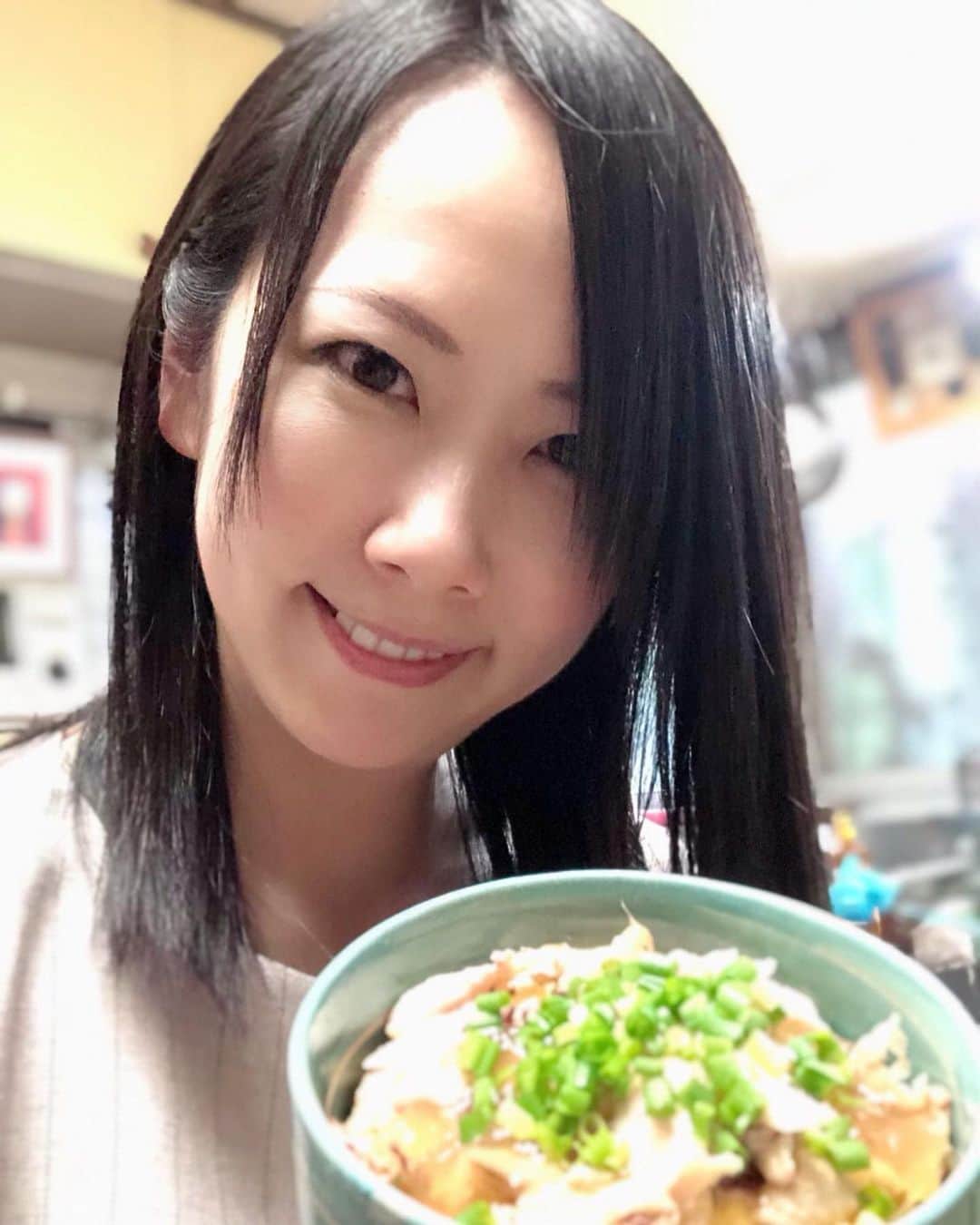 のインスタグラム：「今日の夕ご飯🐓✨ 久々に食べたけど、やっぱり美味しいっ🥰🎵 #食戟のソーマ  #化けるふりかけご飯  #美味しい💓😋 #食戟のソーマレシピ」