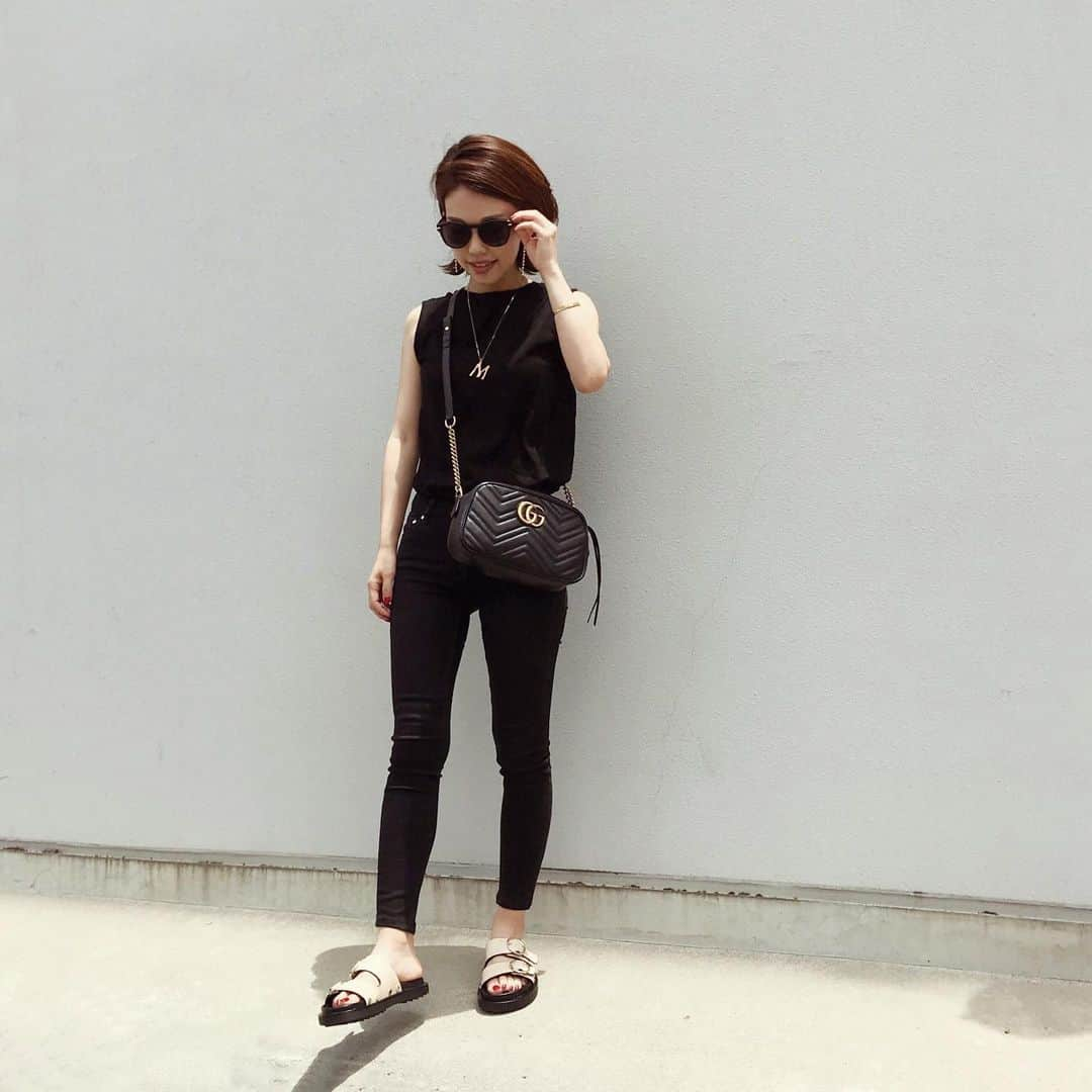 muua777さんのインスタグラム写真 - (muua777Instagram)「:﻿ プチプラでブラックコーデ🖤﻿ ﻿ ﻿ t shirt… #gu﻿ skinny&shoes… #zara﻿ bag… #gucci」6月14日 19時53分 - muua777