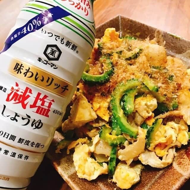 キッコーマン公式さんのインスタグラム写真 - (キッコーマン公式Instagram)「父の日に♪お父さんのからだを気遣った減塩メニュー！﻿ ﻿ レスソル キャンペーンに届いたおいしそうな料理の中から、今日はお父さんにぴったりの投稿をご紹介します♪﻿ ﻿ 減塩・低塩調味料を使えば、しっかりボリュームとヘルシーが両立可能。﻿ ﻿ ヘルシーだけだと物足りない、がっつりだと健康が気になる…そんなお悩みもクリアできます！﻿ .﻿ 1枚目﻿ @pyonshio さん﻿ ﻿ みんな大好きハンバーグでロコモコ丼♪﻿ .﻿ 2枚目﻿ @mini_s_ao さん﻿ ﻿ ご飯がすすみそうな、しょうが焼き！﻿ .﻿ 3枚目﻿ @15strawberry369 さん﻿ ﻿ かつお節たっぷりのゴーヤチャンプルー。ビールのおともにも♪﻿ .﻿ 4枚目﻿ @cocoaa1112 さん﻿  しっかり味がしみたまぐろの漬け丼。ごはんは発芽玄米だそう♪﻿ .﻿ 5枚目 @ras_hi_lands さん  カラッとしたから揚げ！しっかり下準備もされて、本格的です！ . すてきな投稿ありがとうございます！﻿ .﻿ さらにポイントを伝授★﻿ ﻿ 味わいリッチ減塩しょうゆは、大豆を多く使用し、みりんを加えることで、食塩分40％カットなのに風味豊かでまろやかな味わいを実現しています。﻿ ﻿ 普通のしょうゆと同じようにお使いいただけますので、ぜひ１度試してみてください！﻿ ﻿ いつもの調味料を減塩・低塩調味料にかえて「#レスソルライフ 」を楽しんでくださいね♪﻿ .﻿ ﻿ ＼#レスソル 投稿キャンペーンを実施中／﻿ ﻿ 詳細はプロフィールのURLから @kikkoman.jp ﻿ .﻿ #キッコーマン #kikkoman #ほんのひとてま #父の日 #fathersday2019 #減塩しょうゆ #しょうゆ #食事記録 #減塩 #減塩レシピ #減塩生活 #おうちごはん #家ごはん #父の日レシピ #クッキングラム #デリスタグラム #手料理 #料理好きな人と繋がりたい #食卓 #おいしい法則 #いつものごちそう #おいしい記憶  #健康ごはん #健康レシピ #家族ごはん #簡単レシピ #簡単料理 #スタミナ﻿」6月14日 19時57分 - kikkoman.jp