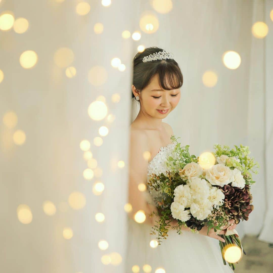 スタジオANさんのインスタグラム写真 - (スタジオANInstagram)「@studio_an . Studio AN 福岡 【JUNE BRIDE CAMPAIGN  2019開催】 ---------------------------------- 大人気のハウススタジオで和装👘 和装らしさをしっかり残しつつ お2人らしさも出してます♡ ---------------------------------- Photographer Ikezaki @ikezaki_an  Hair make Miyama @yuki.hm_studioan ------------------------------------ #d_weddingphoto #weddingphoto #スタジオAN #ロケーションフォト #ウエディングフォト #ヘアメイク #ウエディング #美容師 #日本中の花嫁さんと繋がりたい #可愛い #綺麗 #ウエディングドレス #令和  #ヘアセット #福岡 #可愛い  #プレ花嫁 #花嫁  #前撮り #後撮り #福岡前撮り #ドライフラワー #大濠日本庭園 #2019夏婚 #2019秋婚 #プレ花嫁」6月14日 20時06分 - studio_an