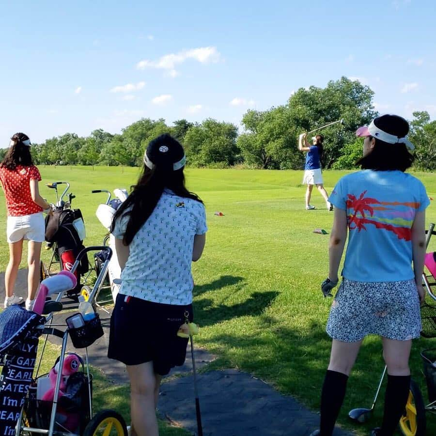 GINGERさんのインスタグラム写真 - (GINGERInstagram)「昨日はゴルフチーム5期メンバー初のコースレッスン会⛳️ 天気も良く最高の実践練習になりました〜🏌️‍♀️ . #gingergolfteam #gingergolfteam5期生 #ルコックゴルフ #ゴルフデビューデサント #アコーディアゴルフ #ノーザンカントリークラブ錦ヶ原ゴルフ場 #7月コースデビュー #ゴルフ女子 #女子ゴルフ @golfdaisukicp」6月14日 20時20分 - ginger_magazine