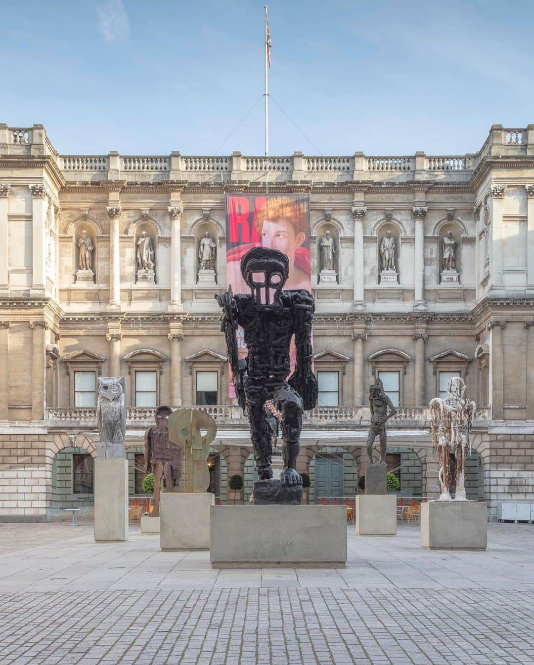 ガゴシアン・ギャラリーさんのインスタグラム写真 - (ガゴシアン・ギャラリーInstagram)「"Thomas Houseago's huge hybrid human/animal forms, in wood, plaster and bronze, their fragile folding appearance belying their heft, is the most compelling work to occupy the Annenberg Courtyard for years." —Jackie Wullschlager, Financial Times  Visit the courtyard of the Royal Academy to see Houseago’s sculptural works, which are featured as part of this year’s Summer Exhibition. Ranging from monumental to smaller-scale works, and in a variety of different mediums, Houseago’s sculptures simultaneously convey states of power and vulnerability. Find out more via the link in our bio! __________ #ThomasHouseago #RoyalAcademy #RASummer #Gagosian @royalacademyarts @thomashouseago  Installation views, Thomas Houseago's Annenberg Courtyard installation, Royal Academy, London. Artwork © Thomas Houseago. Photos: Lucy Dawkins」6月14日 20時28分 - gagosian