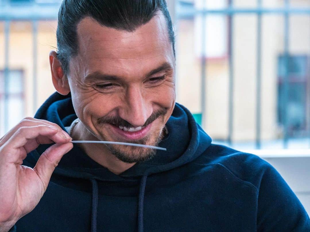 Zlatan Ibrahimović Parfumsさんのインスタグラム写真 - (Zlatan Ibrahimović ParfumsInstagram)「That Friday feeling!  Don’t forget to check out our website for great summer sale deals. ☀️ #therightroutine #zlatanibrahimovicparfums #zlatansport」6月14日 20時29分 - zlatanibrahimovicparfums