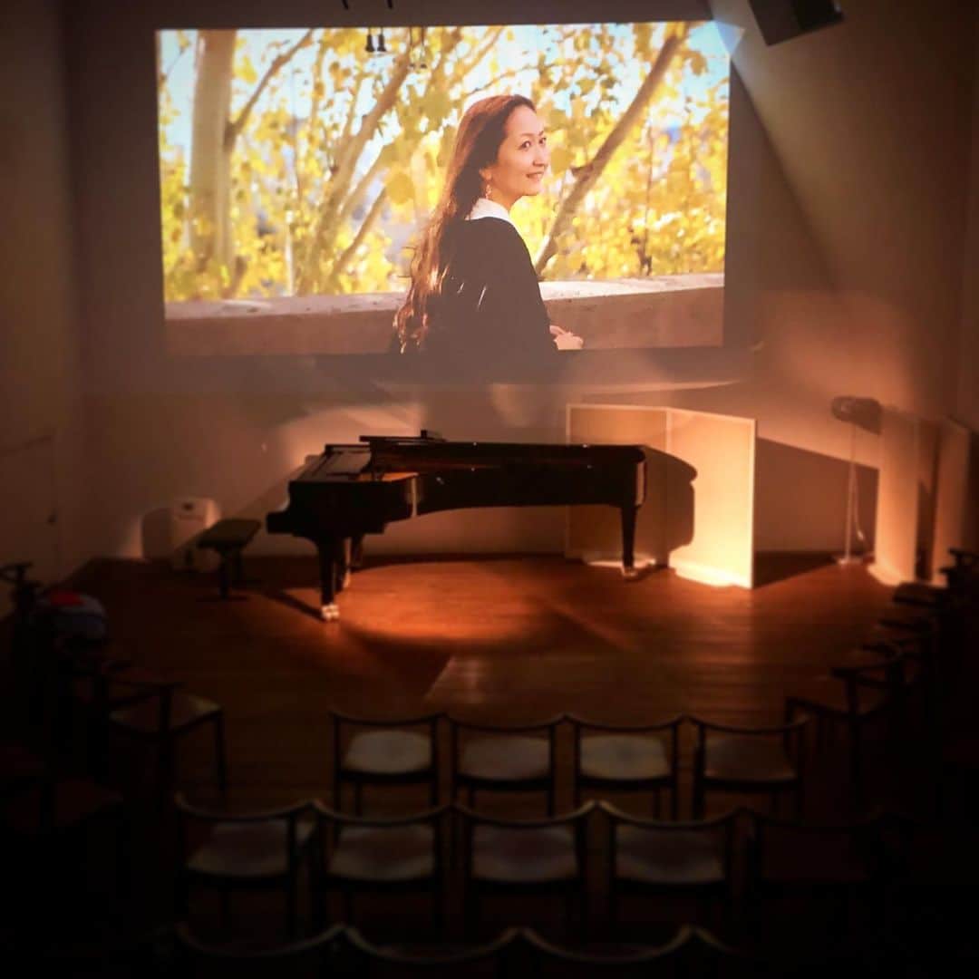 KOKIAのインスタグラム：「Rehearsing the music in the air @ sonorium #tokyo #japan #japon #kokia #photography #歌手 #コキア #insta #art #beautiful #picoftheday #follow #女性 #ソングライター #photooftheday #woman #jmusic #ボーカリスト #singer #songwriter #jpop #vocalist #voice #声 #ライブ #live #綺麗 #日本」